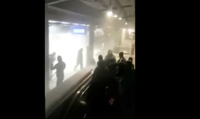 Βίντεο – σοκ! Η συμπλοκή μεταξύ των οπαδών της ΑΕΚ και της Μίλαν στον ΗΣΑΠ